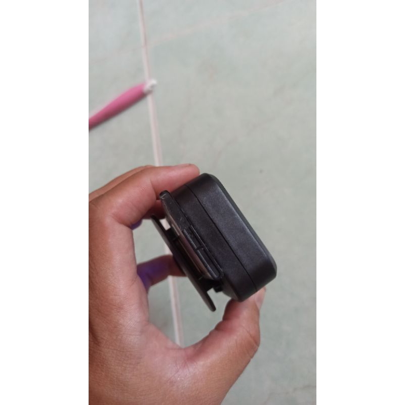 Sạc pin đa năng Konfulon dành cho pin điện thoại, pin máy ảnh ,vvv