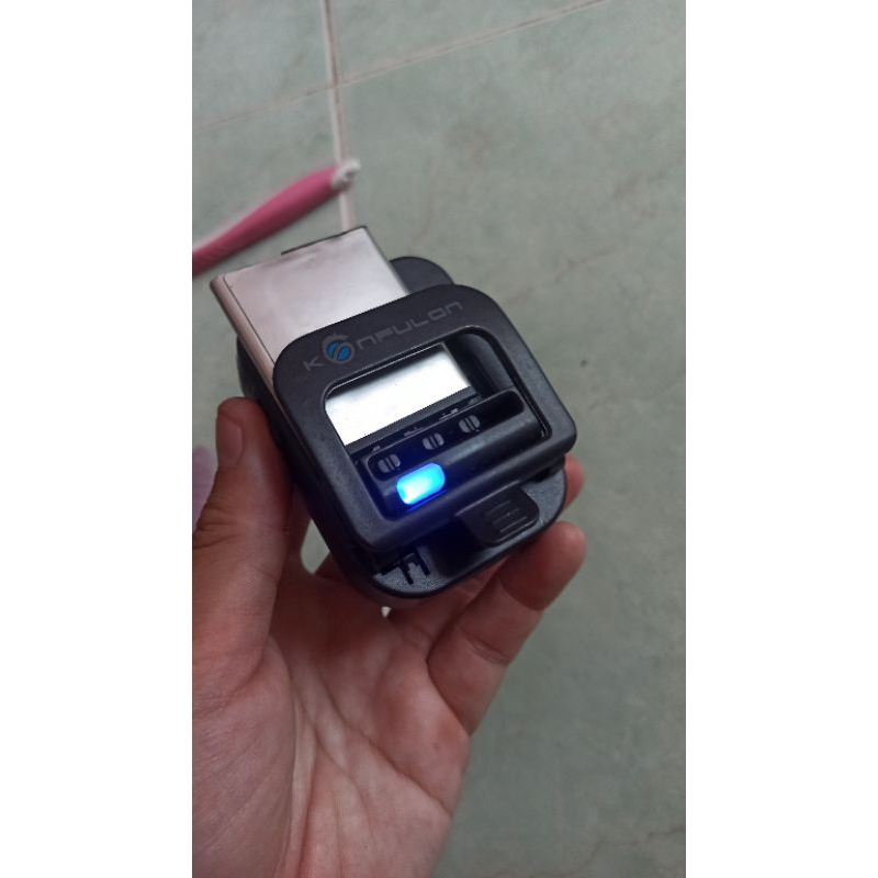 Sạc pin đa năng Konfulon dành cho pin điện thoại, pin máy ảnh ,vvv