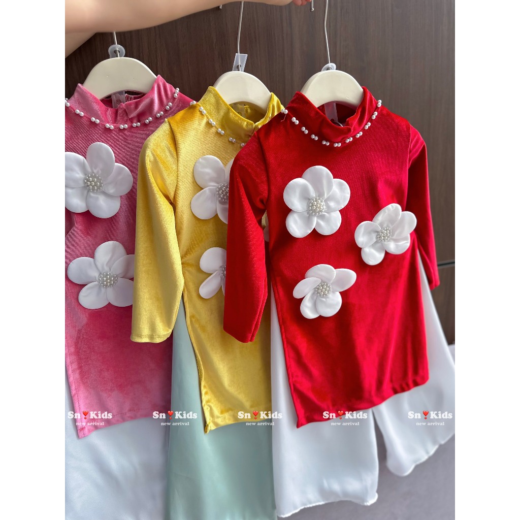 Áo dài nhung gắn 3 nơ to trắng bé gái