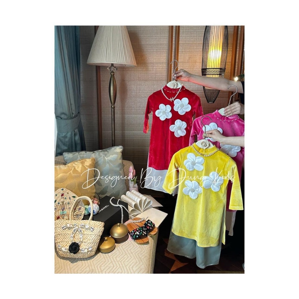 Áo dài nhung gắn 3 nơ to trắng bé gái