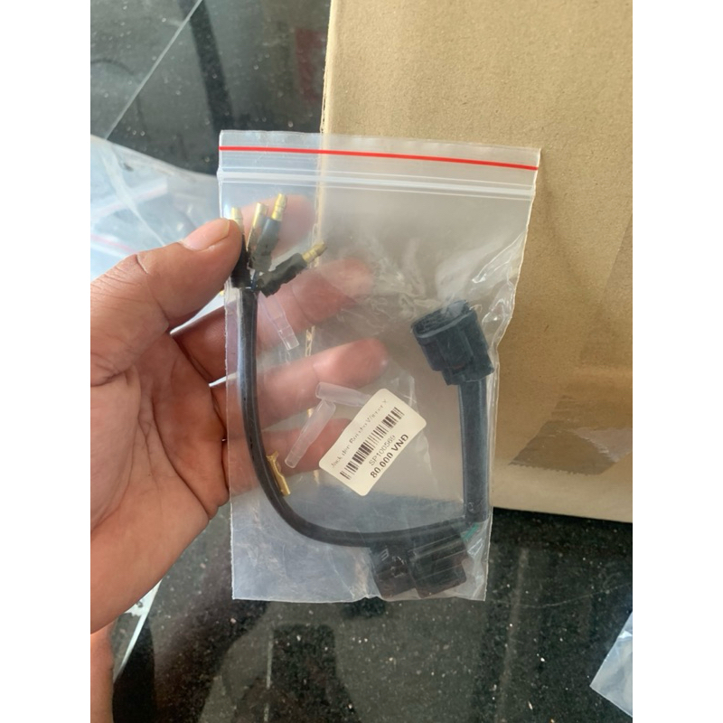 Jack đèn rời giữ giữ zin khi khắn đế Givi M7MN-S cho xe