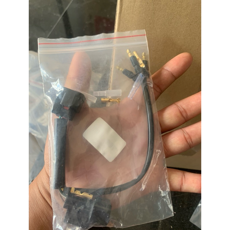 Jack đèn rời giữ giữ zin khi khắn đế Givi M7MN-S cho xe