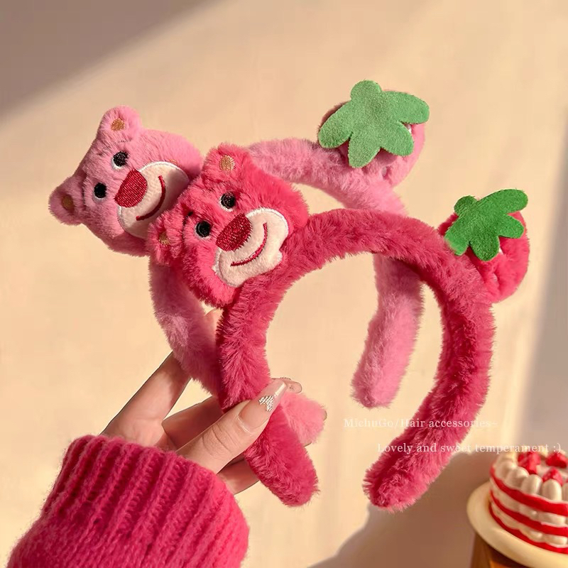 Cài tóc gấu dâu tây hồng lotso dễ thương phủ lông nhung mềm xinh xắn cho nữ hot trend