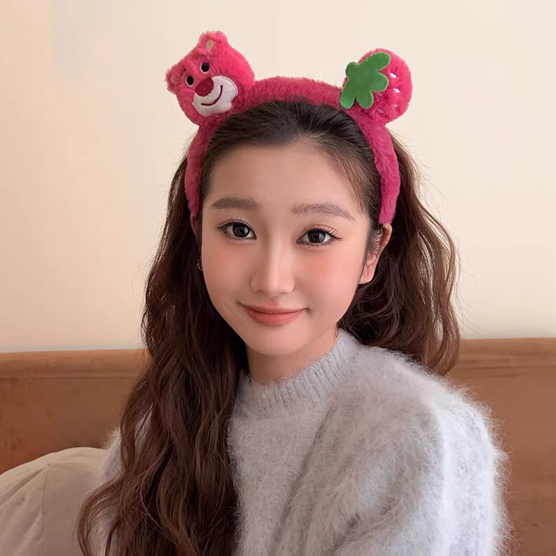Cài tóc gấu dâu tây hồng lotso dễ thương phủ lông nhung mềm xinh xắn cho nữ hot trend