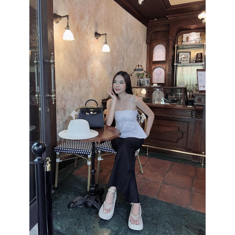 Áo hai dây Linen kiểu dáng trẻ trung năng động nhà LEYLA