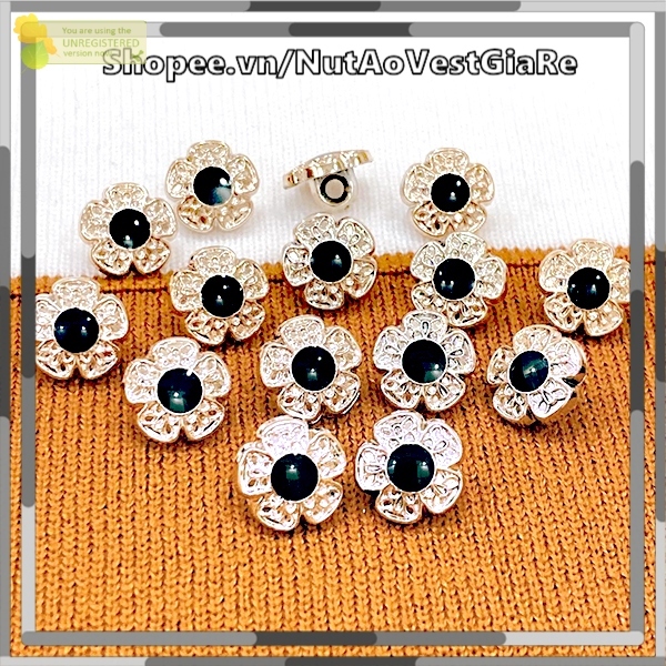 Set 10 Nút Áo Sơ Mi hình bông hoa nhụy đen dễ thương size 1.3cm