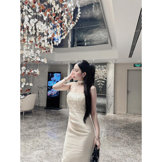 Váy đi dự đám cưới cúp ngực dáng dài màu trắng chất tafta phối ren hoa nổi sang trọng dự tiệc D0842