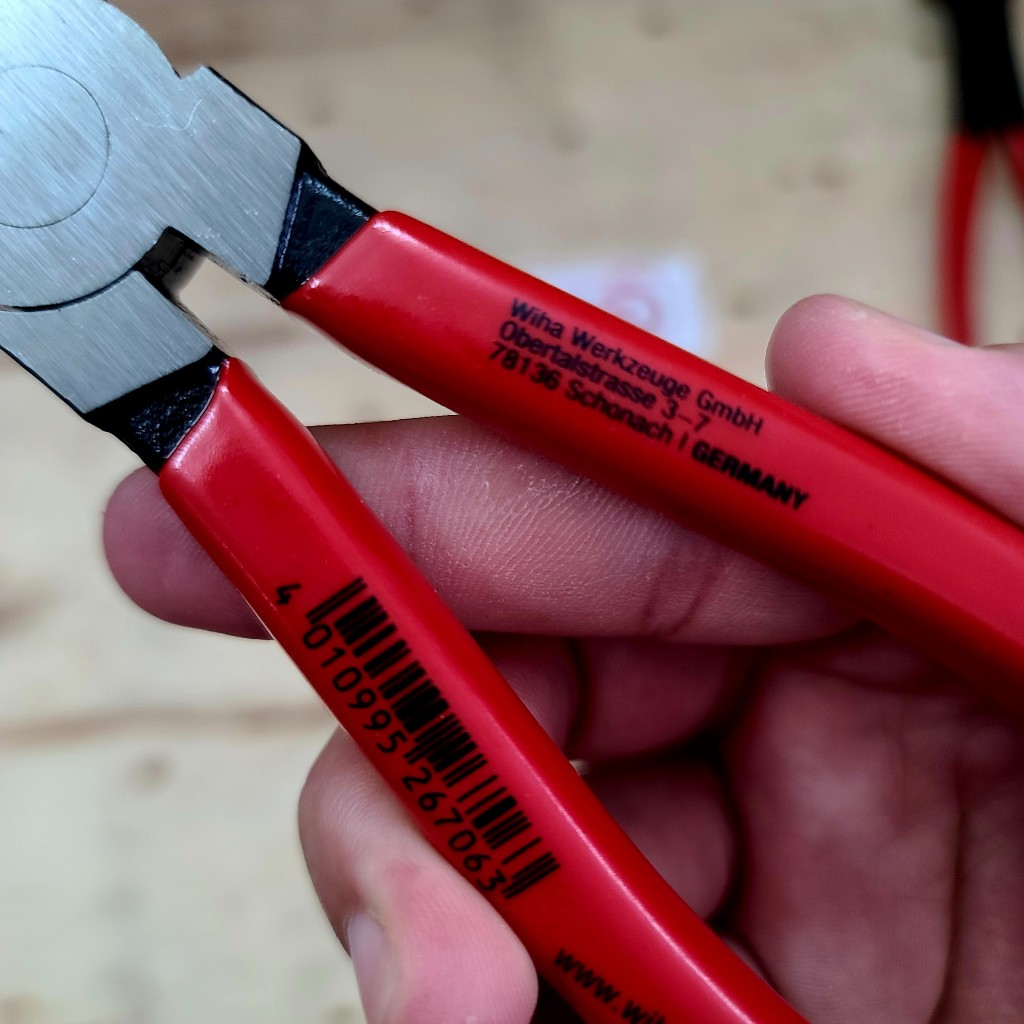 Kìm điện dài 180mm Wiha 26706 I HCTOOLS