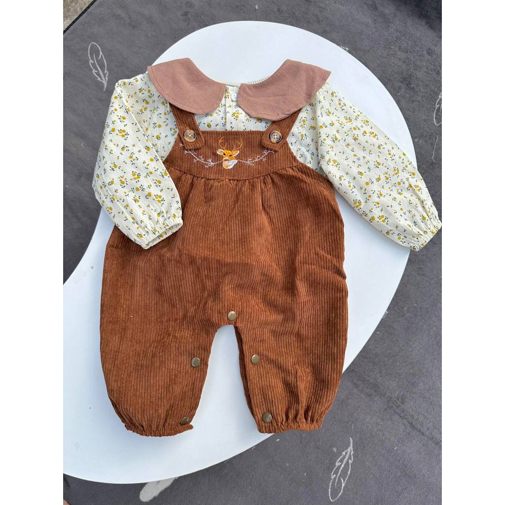 Sét yếm nâu tây áo hoa cổ sen 5-13 Kg,Sét thu cho bé gái chất nhung tăm mềm .