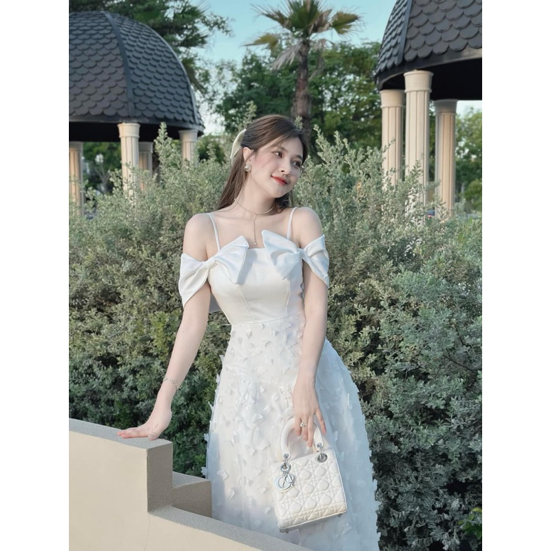 ĐẦM MIDI REN BỨM XOÈ RỚT VAI GAID000319