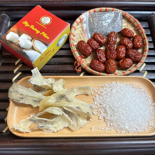 Chân Tổ Yến Sào Thô Tặng kèm nhíp, táo đỏ, đường phèn, hạt chia - Chân Yến Thô - Chân Yến Sào.