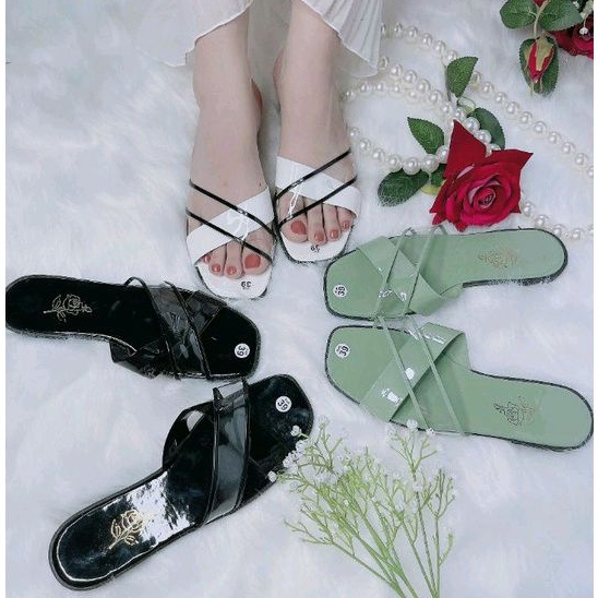 Dép chéo 2 sọc ôm chân dễ mang cho chị em dạo phố