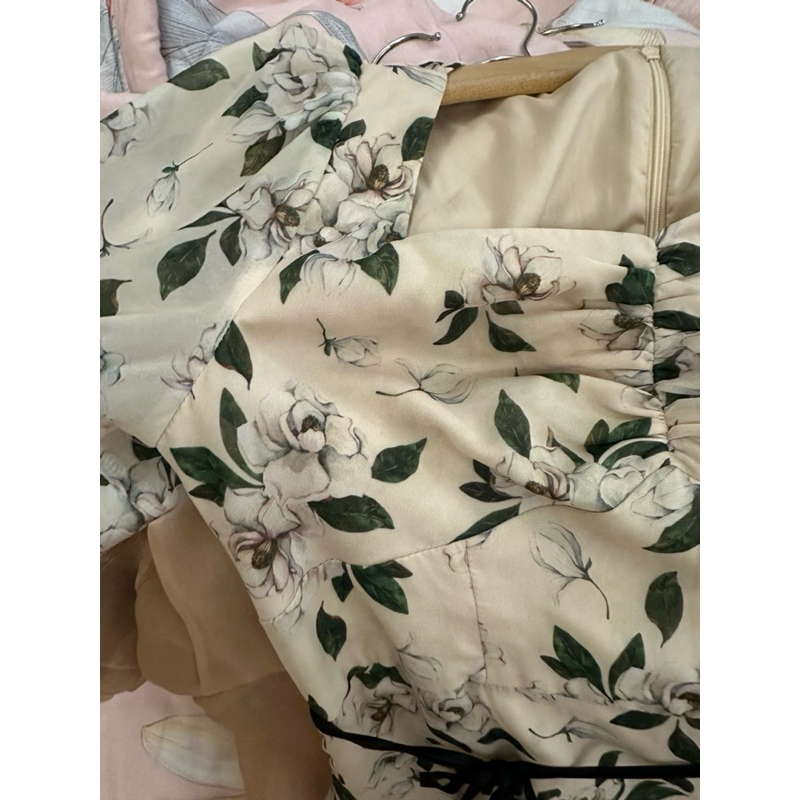 Đầm hoa xoè bijin kem