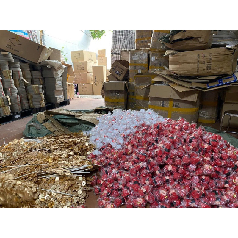 Mèo Thần Tài trang trí tài lộc