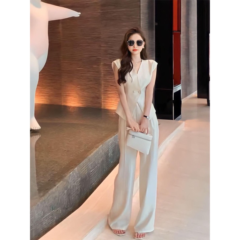 Set hai chi tiết thiết kế trắng áo sát nách kèm quần ống rộng