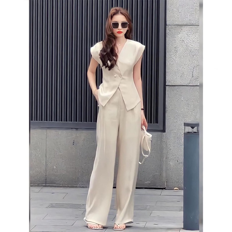 Set hai chi tiết thiết kế trắng áo sát nách kèm quần ống rộng