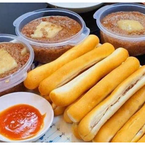 Bánh mì que Hải Phòng quết sẵn pate 10c