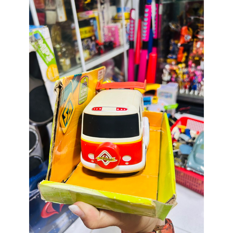 Mô hình xe cứu hoả Scooby-Doo Race Team Van & Scooby Set