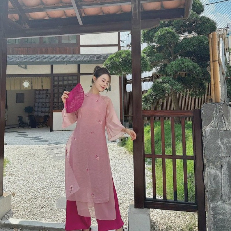 ÁO DÀI HỒNG THÊU HOA CHO NỮ