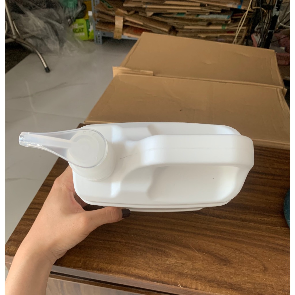 Can nhựa HDPE 1,6L vòi nhấn fi 33