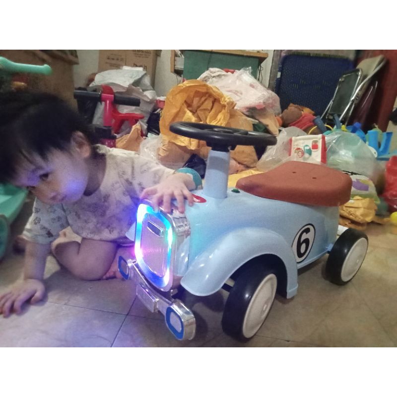 Xe chòi chân kèm bàn đạp quà tặng bobby màu ngẫu nhiên