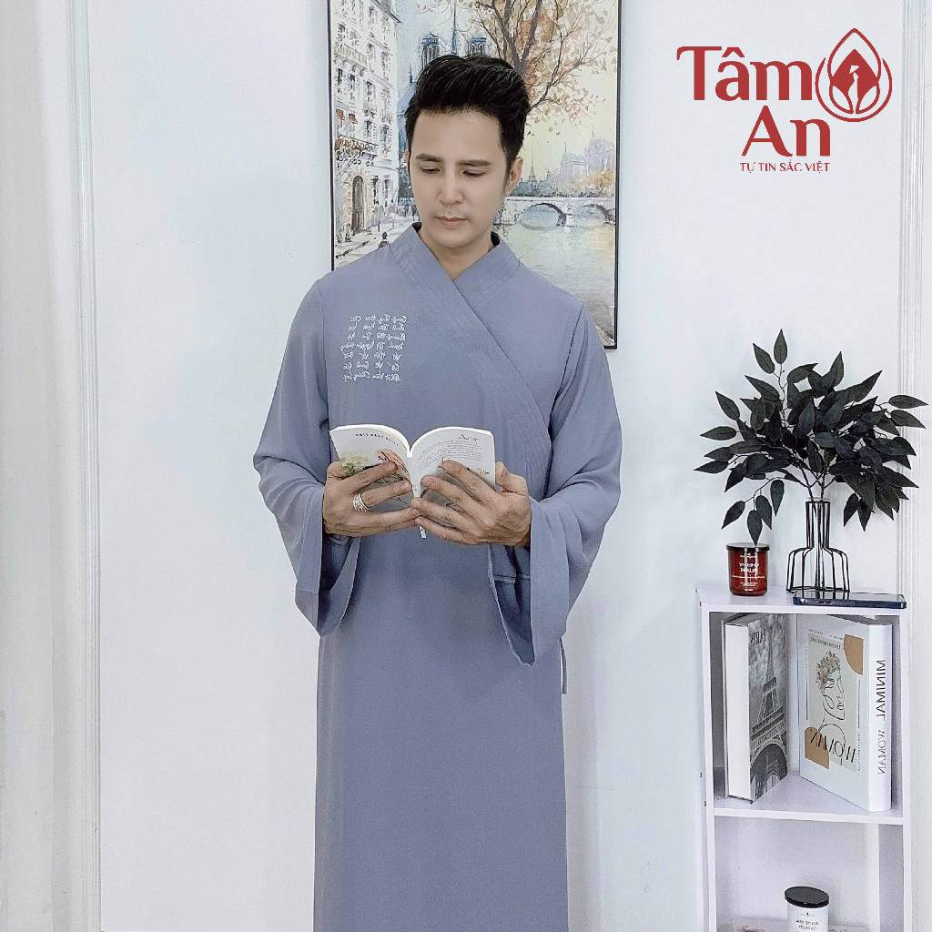 Quần đạo tràng phật tử đi chùa nam