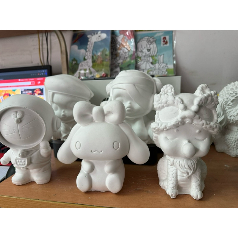 Tượng tô màu  thạch caoko kèm mau