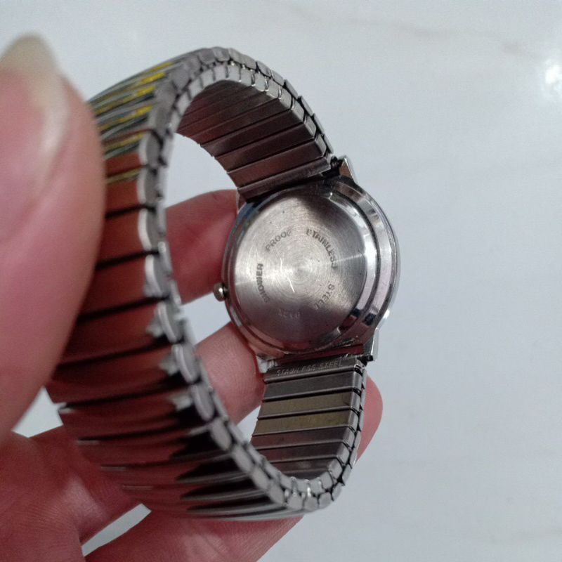 Đồng hồ si nam hiệu VITAROSO dây chun màu bạc độ mới cao 90% phù hợp nam tay vừa và nhỏ