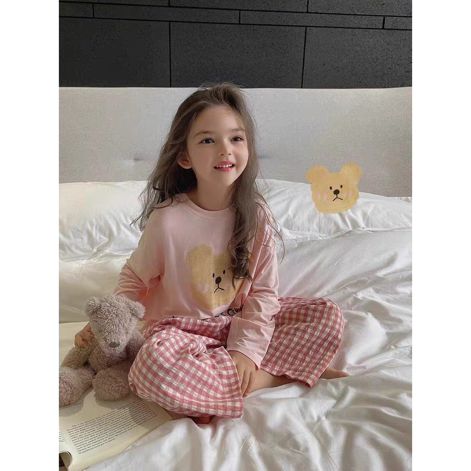 Set Áo Thun Cotton Tay Dài Hình Gấu Nâu + Quần Đũi Caro Hồng Dài Dành Cho Bé Gái