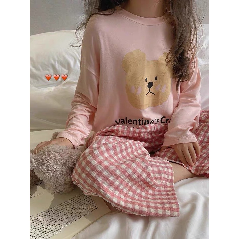 Set Áo Thun Cotton Tay Dài Hình Gấu Nâu + Quần Đũi Caro Hồng Dài Dành Cho Bé Gái