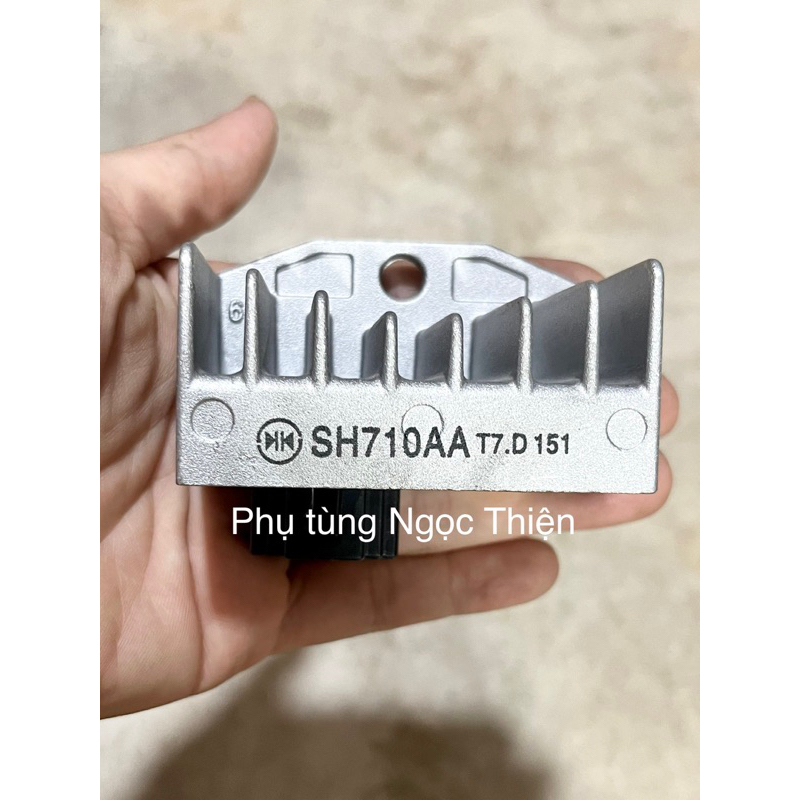 Cục sạc Future neo 4 chân