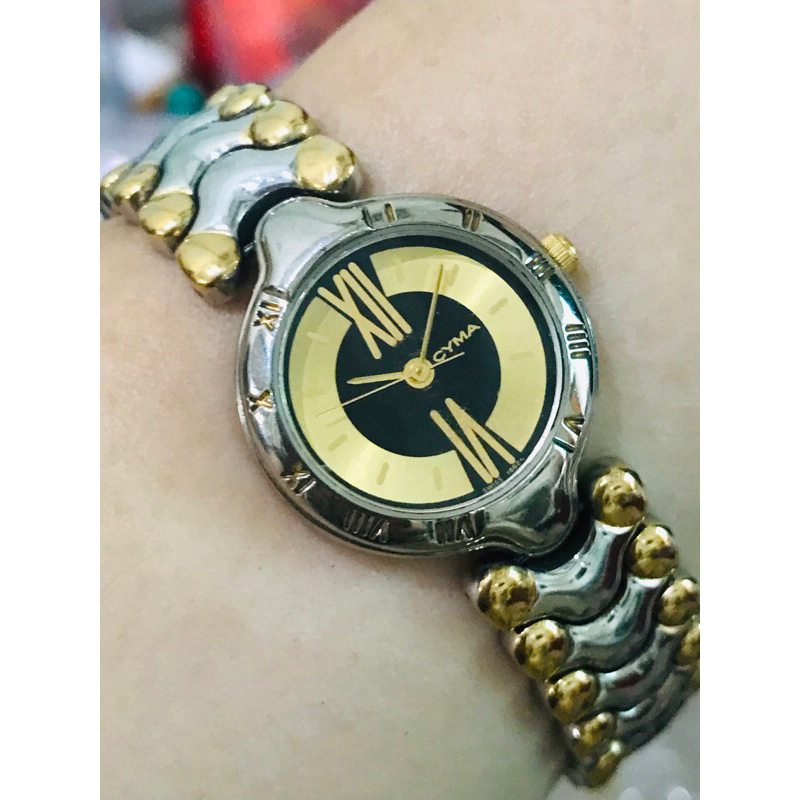 Đồng hồ Cyma Thuỵ dây xương cá nữ đeo đẹp.