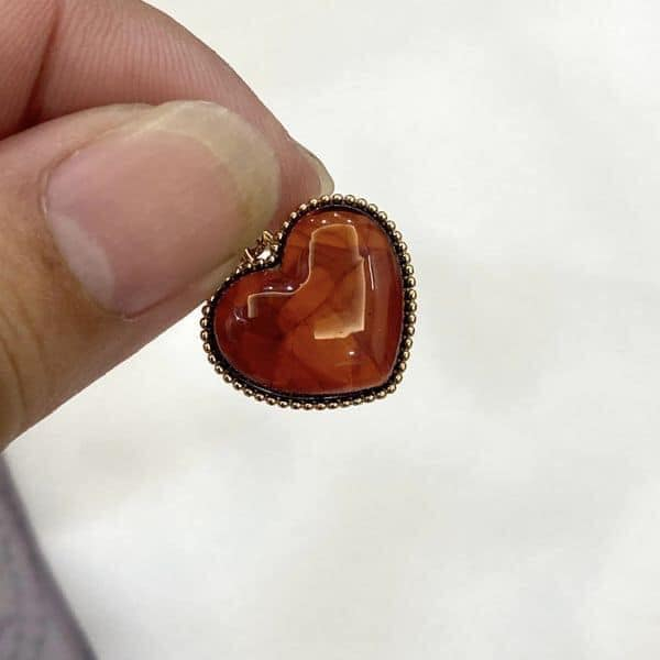 Đôi hoa tai hổ phách và mặt dây trái tim
