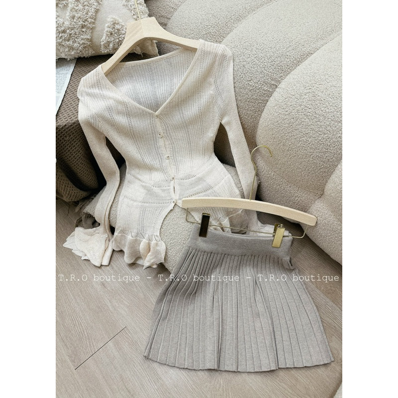 Set Áo Len Mỏng Tay Loe Kèm Chân Váy Xếp Ly