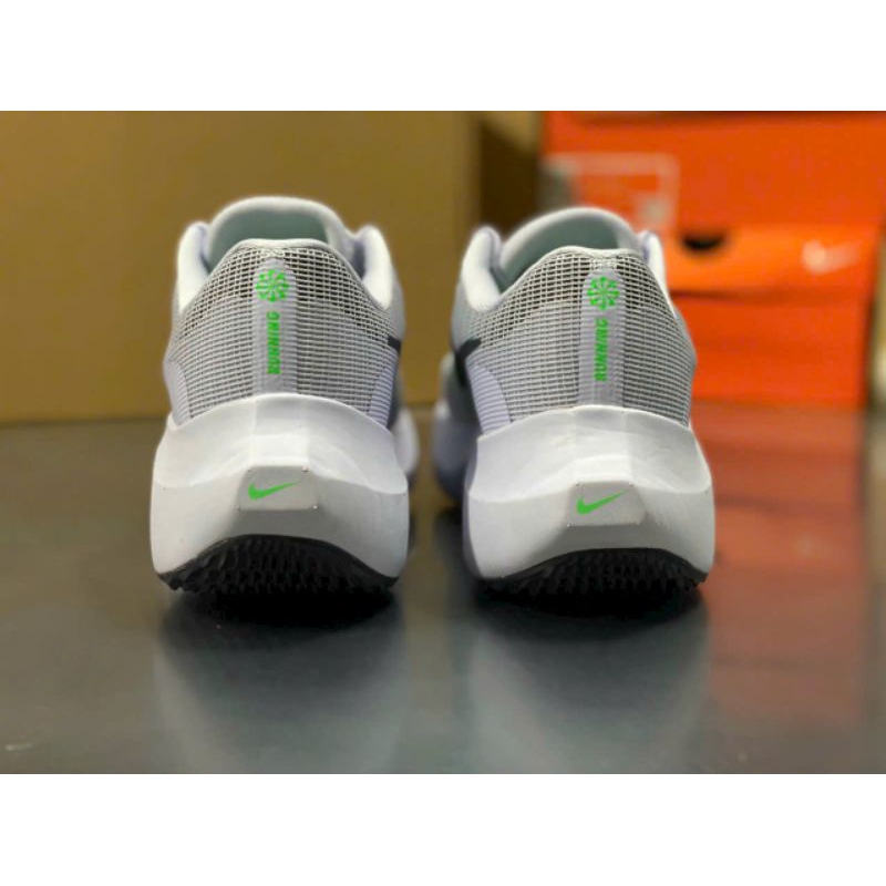 Giày chạy bộ Nike zoom fly 5