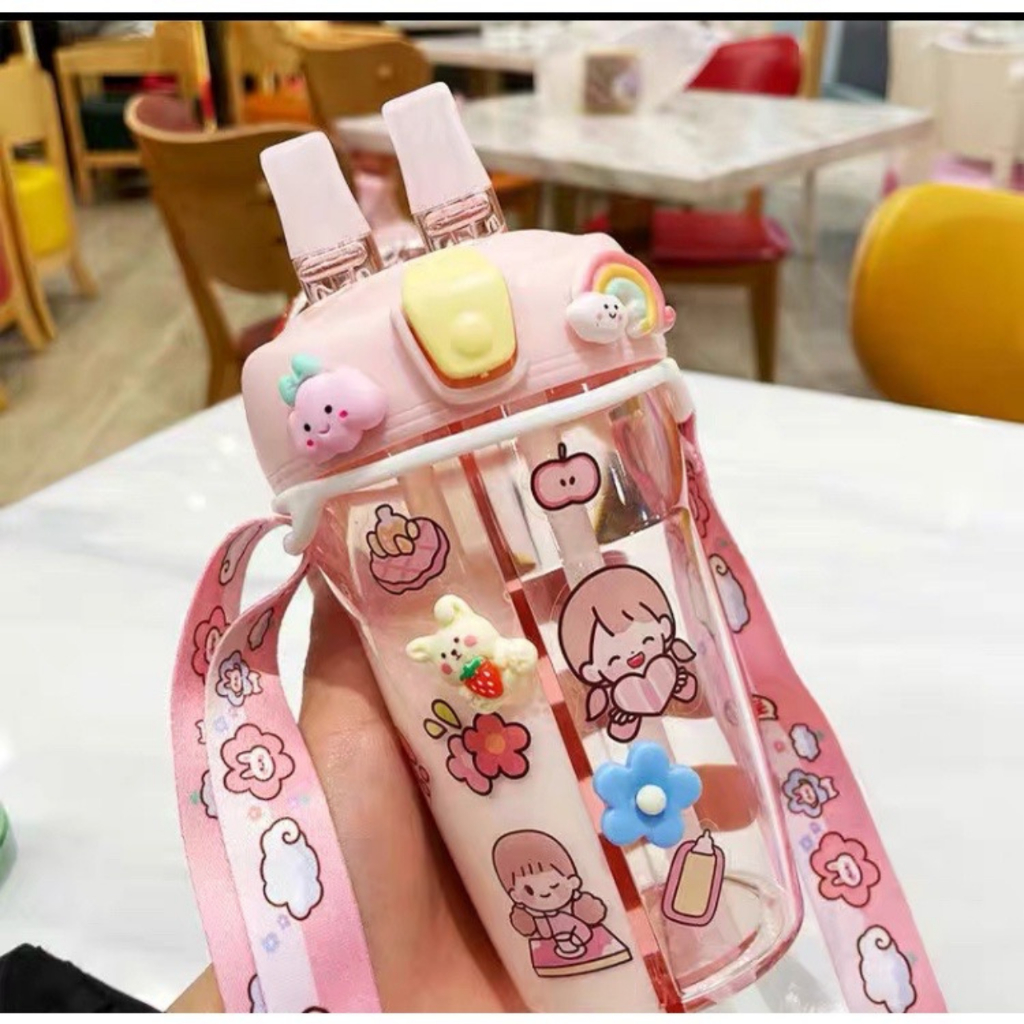 Bình nước 2 ngăn dễ thương cho bé yêu tặng kèm sticker 2d, 3d và co rửa ống hút.Có dây đeo đồng màu đẹp mắt.