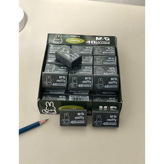 Hộp gồm 30 cục gôm đen MG tẩy sạch và mềm