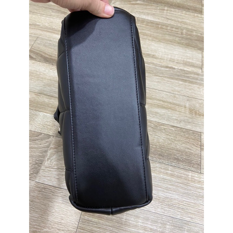 Túi si hiệu Y.S.L