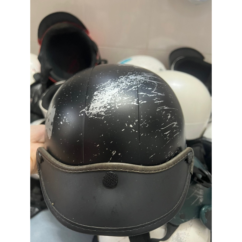 Nón sơn chính hãng đã qua sử dụng hoạ tiết đen sọc- ảnh shop chụp thật