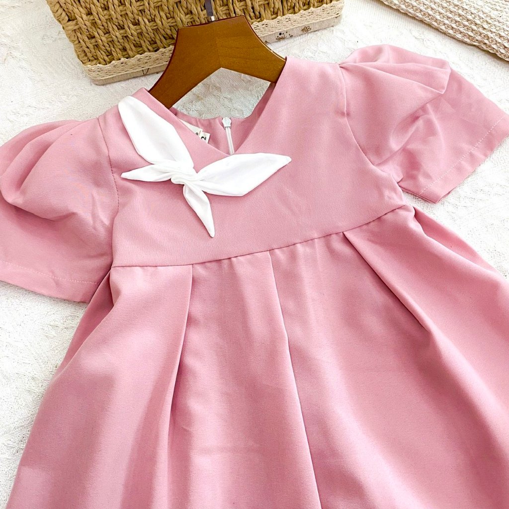 Váy cho bé xếp ly xoè đính nơ cổ V ngắn tay