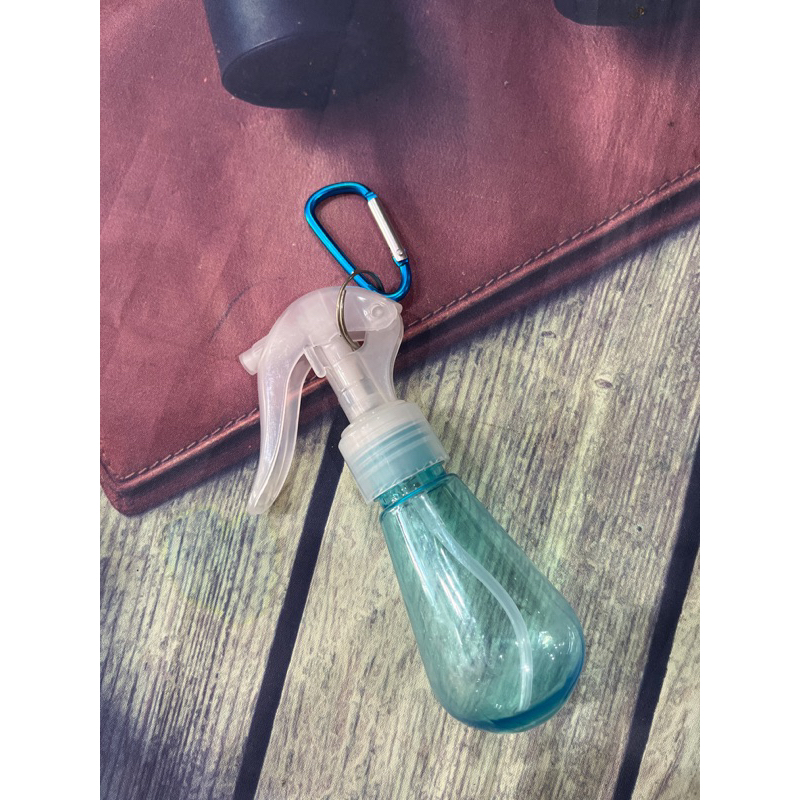 Chai xịt móc khóa 60ml bình chiết có móc gài carabiner.