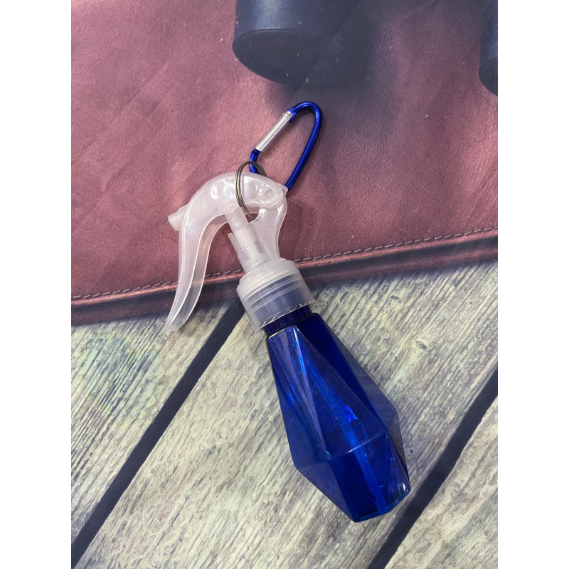 Chai xịt móc khóa 60ml bình chiết có móc gài carabiner.