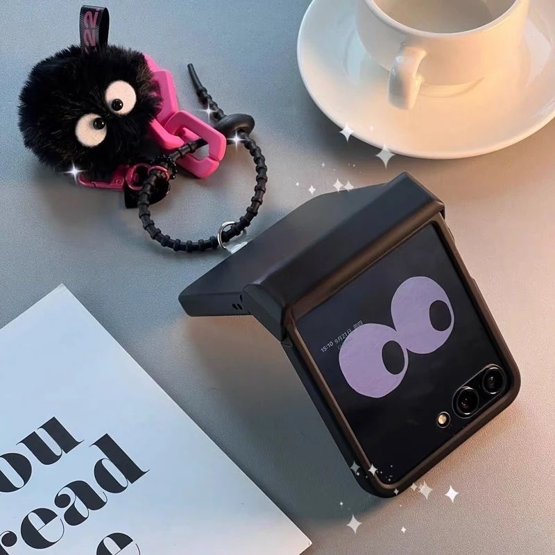 Ốp Z Flip5 - Z Flip4 - Z Flip3 - Flip5 5G đen matte charm bánh và dây pompom dễ thương kèm thanh bảo vệ bản lề