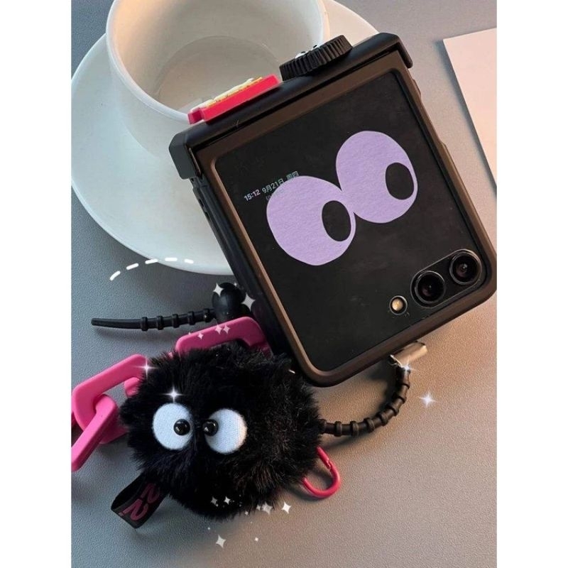 Ốp Z Flip5 - Z Flip4 - Z Flip3 - Flip5 5G đen matte charm bánh và dây pompom dễ thương kèm thanh bảo vệ bản lề