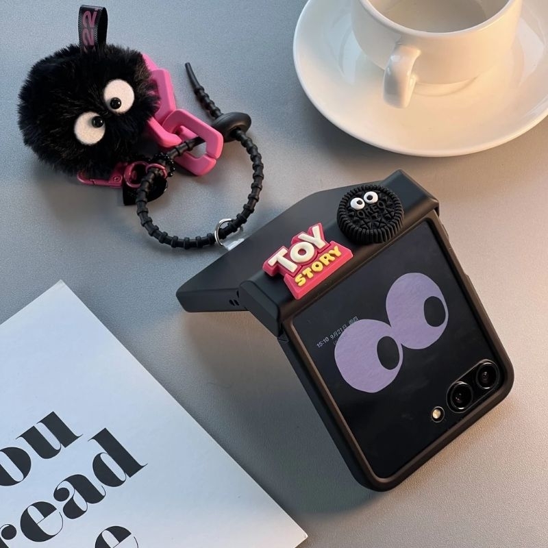 Ốp Z Flip5 - Z Flip4 - Z Flip3 - Flip5 5G đen matte charm bánh và dây pompom dễ thương kèm thanh bảo vệ bản lề