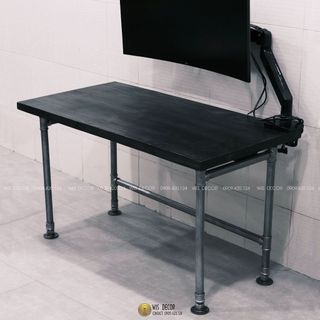 Bàn làm việc bằng gỗ thông tự nhiên vintage - hệ khung ống sắt dày chắc chắn nội thất wisdecor