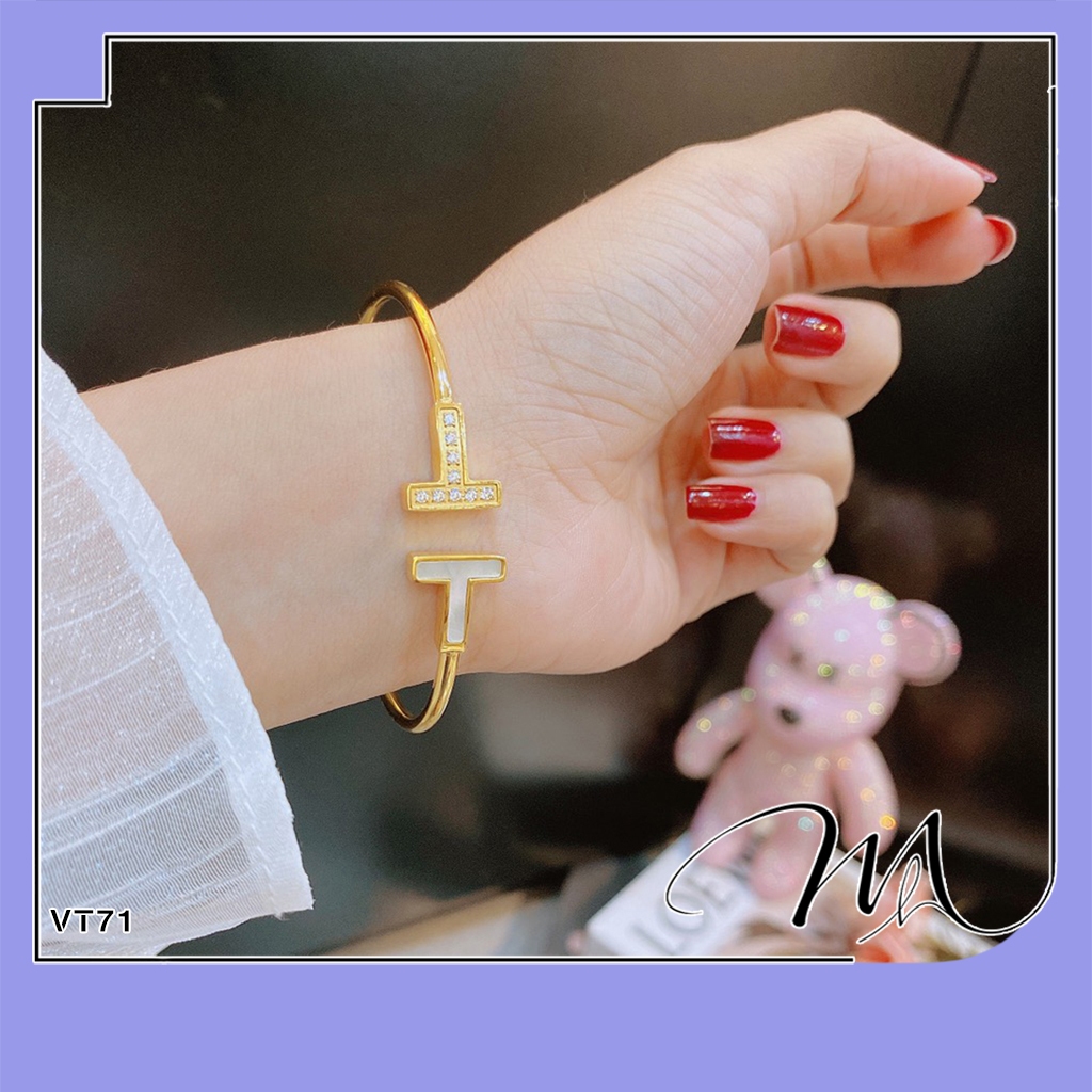 Vòng tay nữ Titan dạng Cuff hở chữ T đá trắng phối xà cừ - Măng's House VT71