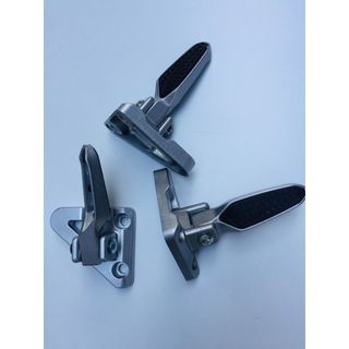 Để chân sau xe điện Xmen giá 1 đôi