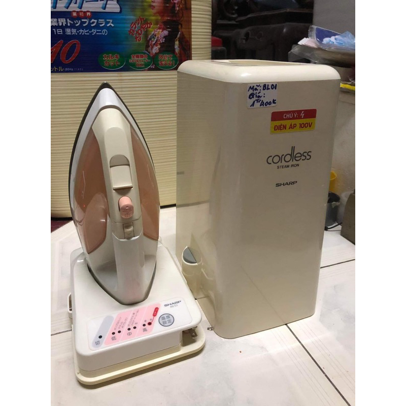 Bàn là hơi nước, ko dây , hiệu Sharp AS-C