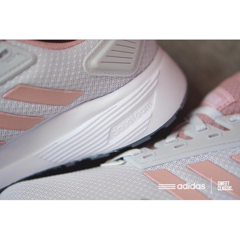 Giày Adidas full box, có mail mua hàng. Hàng có sẵn, bay size nhanh nên các ace chốt nhanh ạ